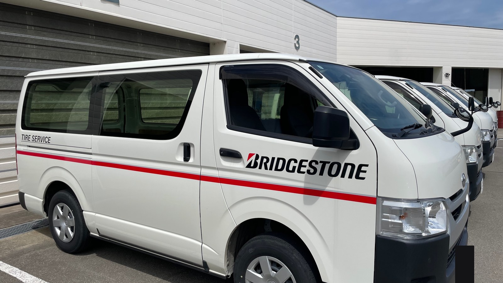 ブリヂストンタイヤ会津販売 サービスカー車両群